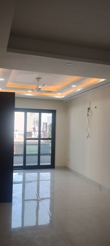 Furnished Amenities in 3 BHK Builder Floor at RWA Apartments Sector 19, Sector 19 – for Rent