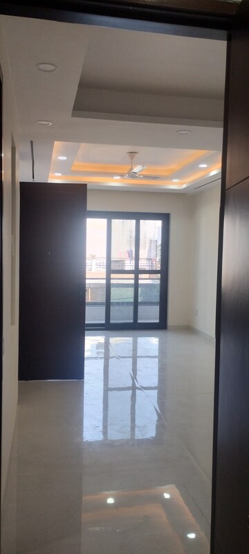 Room in 3 BHK Builder Floor at RWA Apartments Sector 19, Sector 19 – for Rent