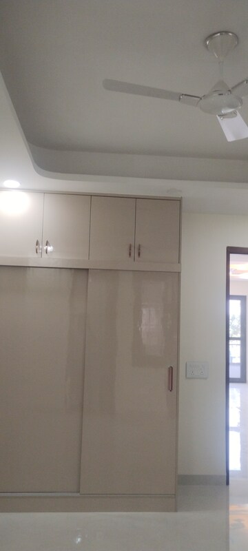 Furnished Amenities in 3 BHK Builder Floor at RWA Apartments Sector 19, Sector 19 – for Rent