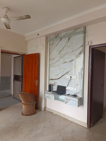 Room in 3 BHK Apartment at Amrapali Golf Homes, Sector 4 Greater Noida – for Rent