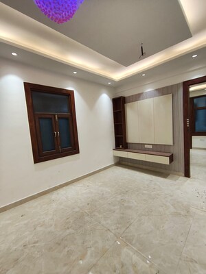 Room in 2 BHK Builder Floor at DS Homes Noida, Sector 70 – for Sale