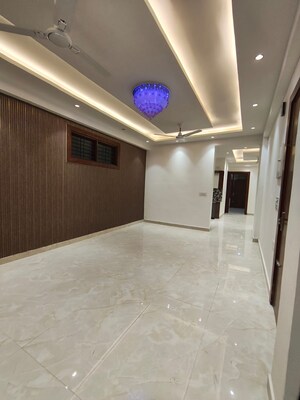 Room in 2 BHK Builder Floor at DS Homes Noida, Sector 70 – for Sale