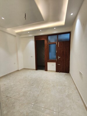 Room in 2 BHK Builder Floor at DS Homes Noida, Sector 70 – for Sale