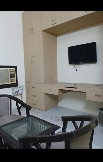 Master Bedroom in 3 BHK Builder Floor at SAS Tower, Sector 38 – for Rent