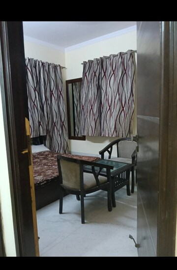Master Bedroom in 3 BHK Builder Floor at SAS Tower, Sector 38 – for Rent