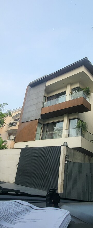 Balcony in 4 BHK Builder Floor at DDA Taimoor Enclave, New Friends Colony – for Rent