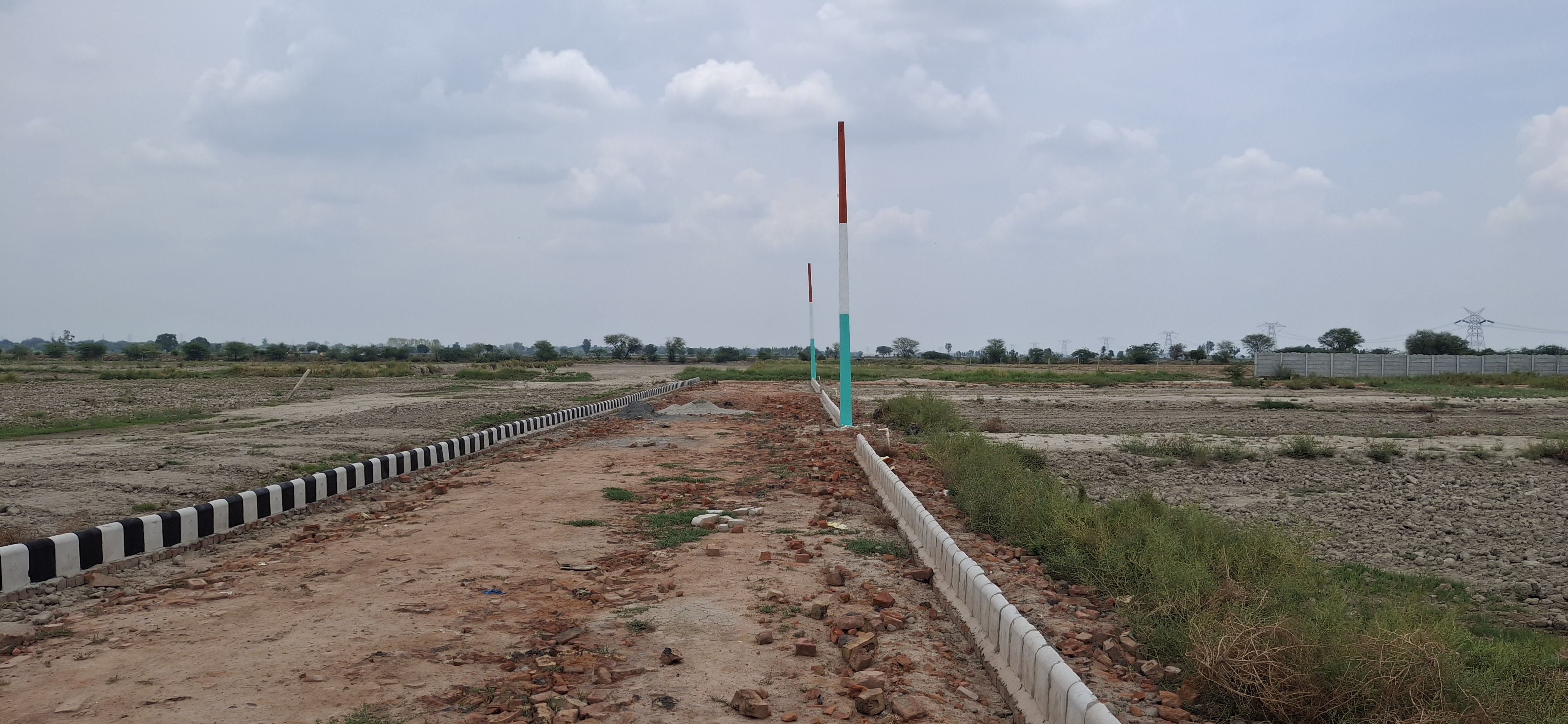 Plot For Sale in Mk Propty 