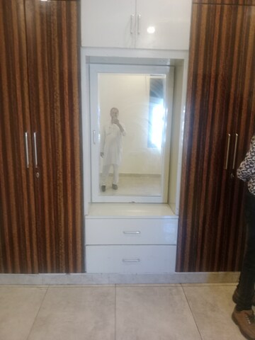 Room in 2 BHK Builder Floor at Sector 25 – for Rent