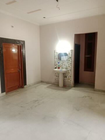 Room in 3 BHK Builder Floor at Huda – for Rent