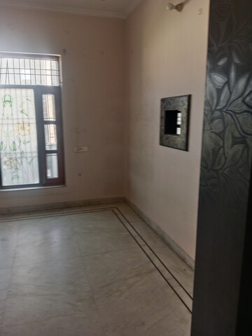 Room in 3 BHK Builder Floor at Huda – for Rent