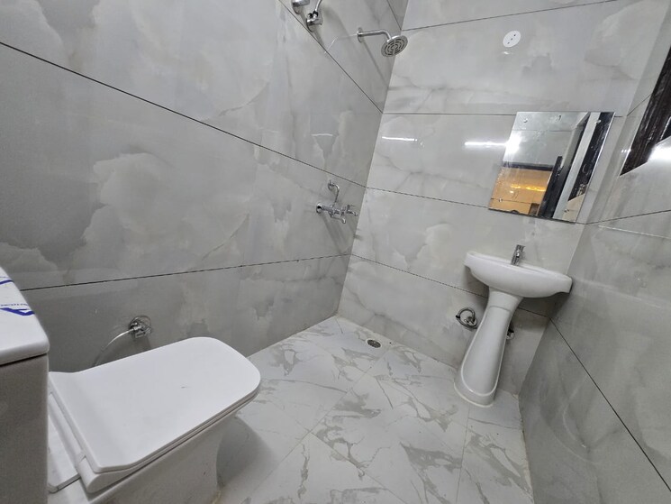 Bathroom, dhakoli 3 Bedroom 150 Sq.Yd. Apartment In Dhakoli Zirakpur 8858639