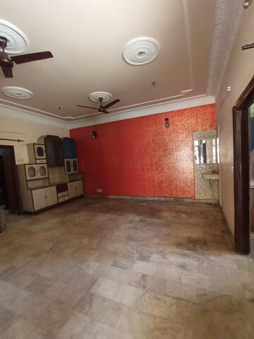 Room in 2 BHK Independent House at Sector 17 – for Rent