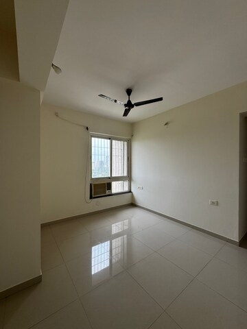 Room in 2 BHK Apartment at Puranik Hometown, Ghodbunder Road – for Rent