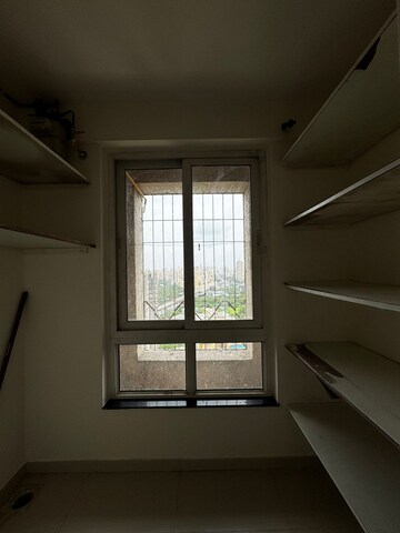 Room in 2 BHK Apartment at Puranik Hometown, Ghodbunder Road – for Rent