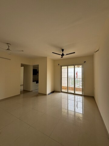 Room in 2 BHK Apartment at Puranik Hometown, Ghodbunder Road – for Rent