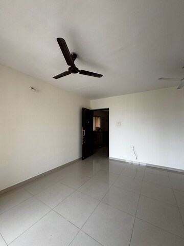Room in 2 BHK Apartment at Puranik Hometown, Ghodbunder Road – for Rent