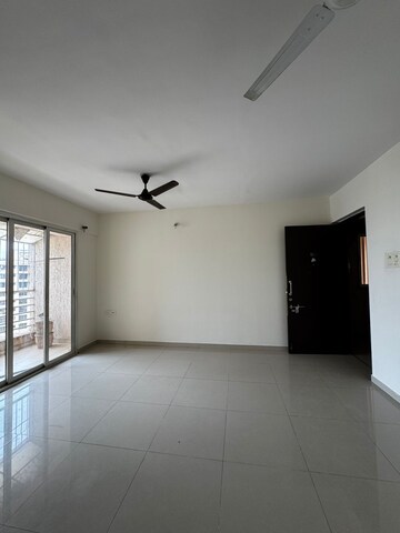 Room in 2 BHK Apartment at Puranik Hometown, Ghodbunder Road – for Rent