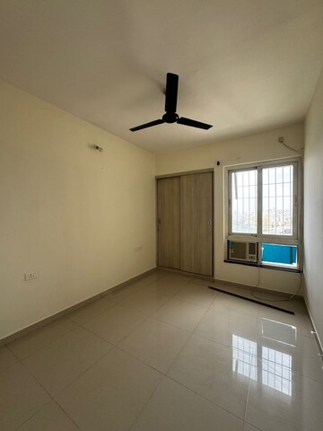 Room in 2 BHK Apartment at Puranik Hometown, Ghodbunder Road – for Rent