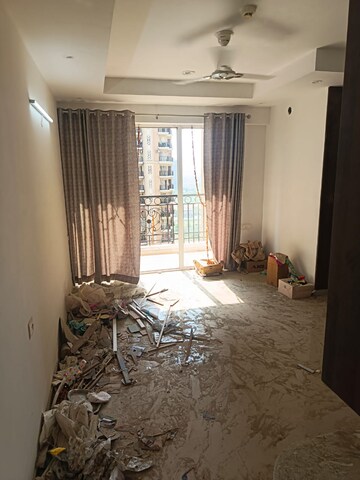 Room in 1.5 BHK Apartment at Prateek Grand City, Siddharth Vihar – for Sale
