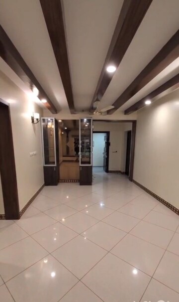 Room in 4 BHK Apartment at Valmark City Ville, Bannerghatta Road – for Rent