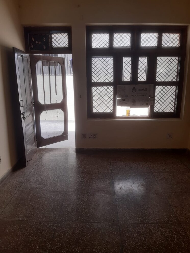 Room, mvl-ipark 2 Bedroom 200 Sq.Yd. Builder Floor In Sector 15 Gurgaon 8858801