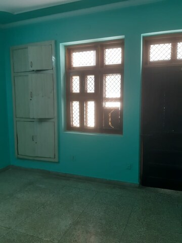Room in 1 RK Builder Floor at Green View Apartment Sector 15A, Sector 15a – for Rent
