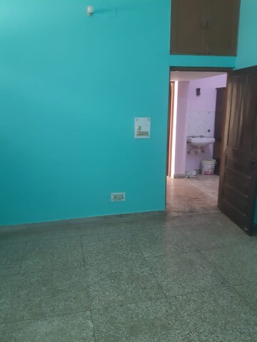 Room in 1 RK Builder Floor at Green View Apartment Sector 15A, Sector 15a – for Rent