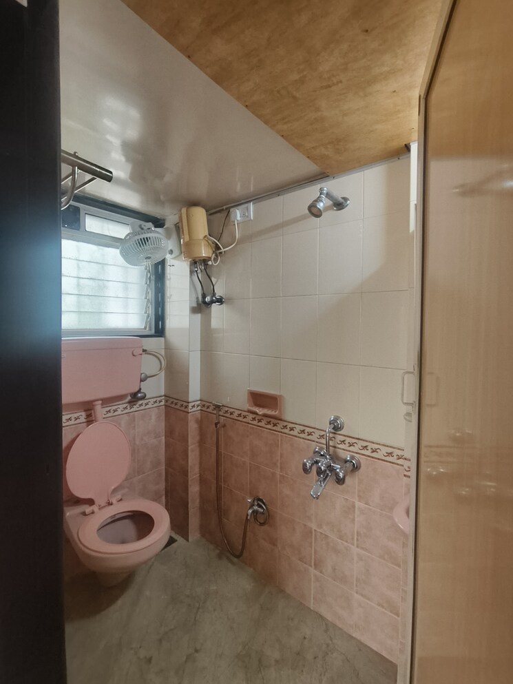 Bathroom, gold-mist 3 Bedroom 1200 Sq.Ft. Apartment In Vile Parle West Mumbai 8858819
