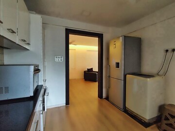 Room in 2 BHK Apartment at Juhu Ajanta, Vile Parle West – for Rent