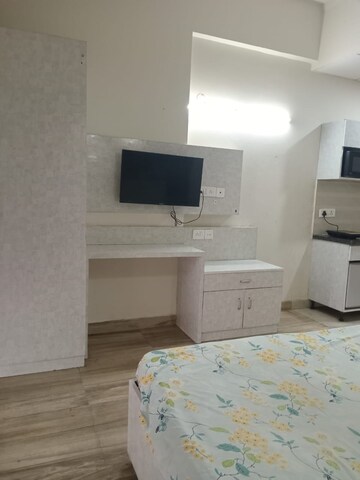 Furnished Amenities in 1 BHK Apartment at Paramount Golfforeste, Zeta I Greater Noida – for Rent
