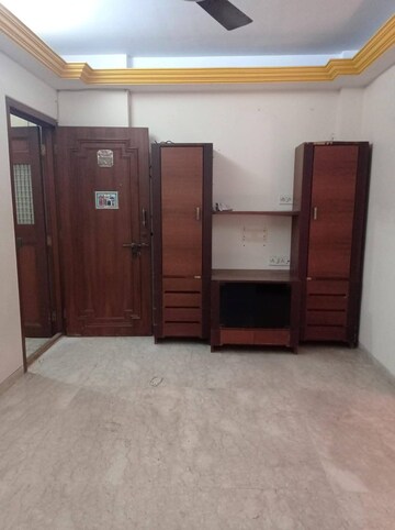Room in 1 BHK Apartment at Poonam Complex, Kandivali East – for Sale