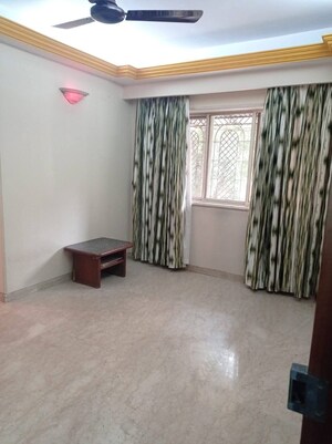 Room in 1 BHK Apartment at Poonam Complex, Kandivali East – for Sale