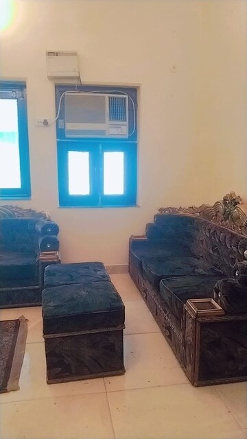Living Room in 2 BHK Builder Floor at South Extension ii – for Rent