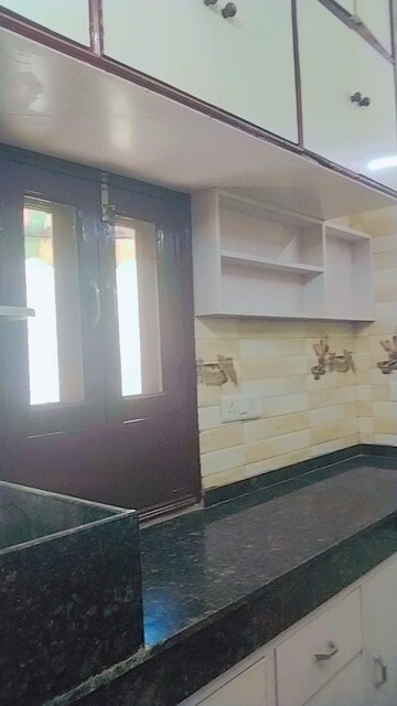 Room in 2 BHK Builder Floor at South Extension ii – for Rent
