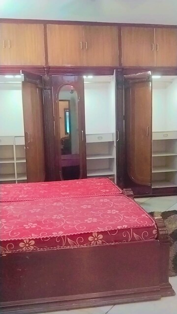 Bedroom in 2 BHK Builder Floor at South Extension ii – for Rent