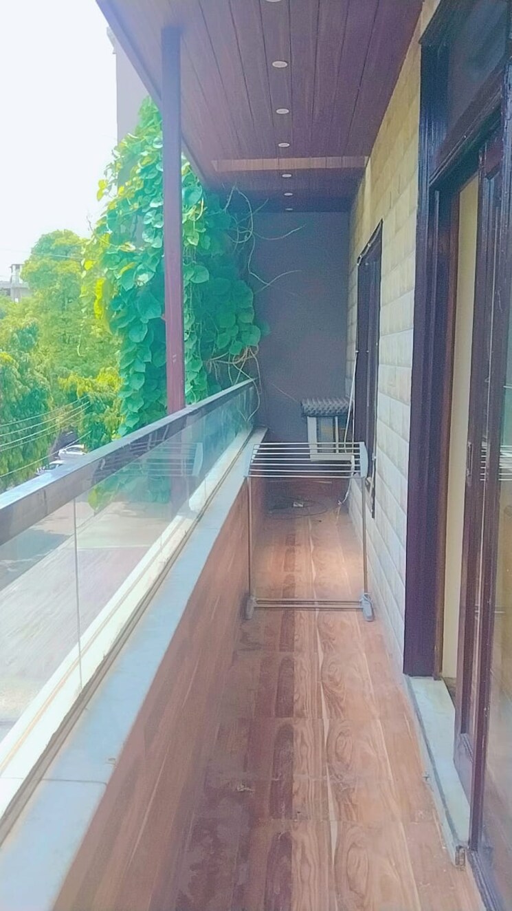 Balcony, south extension ii 2 Bedroom 400 Sq.Ft. Builder Floor In South Extension ii Delhi 8858878