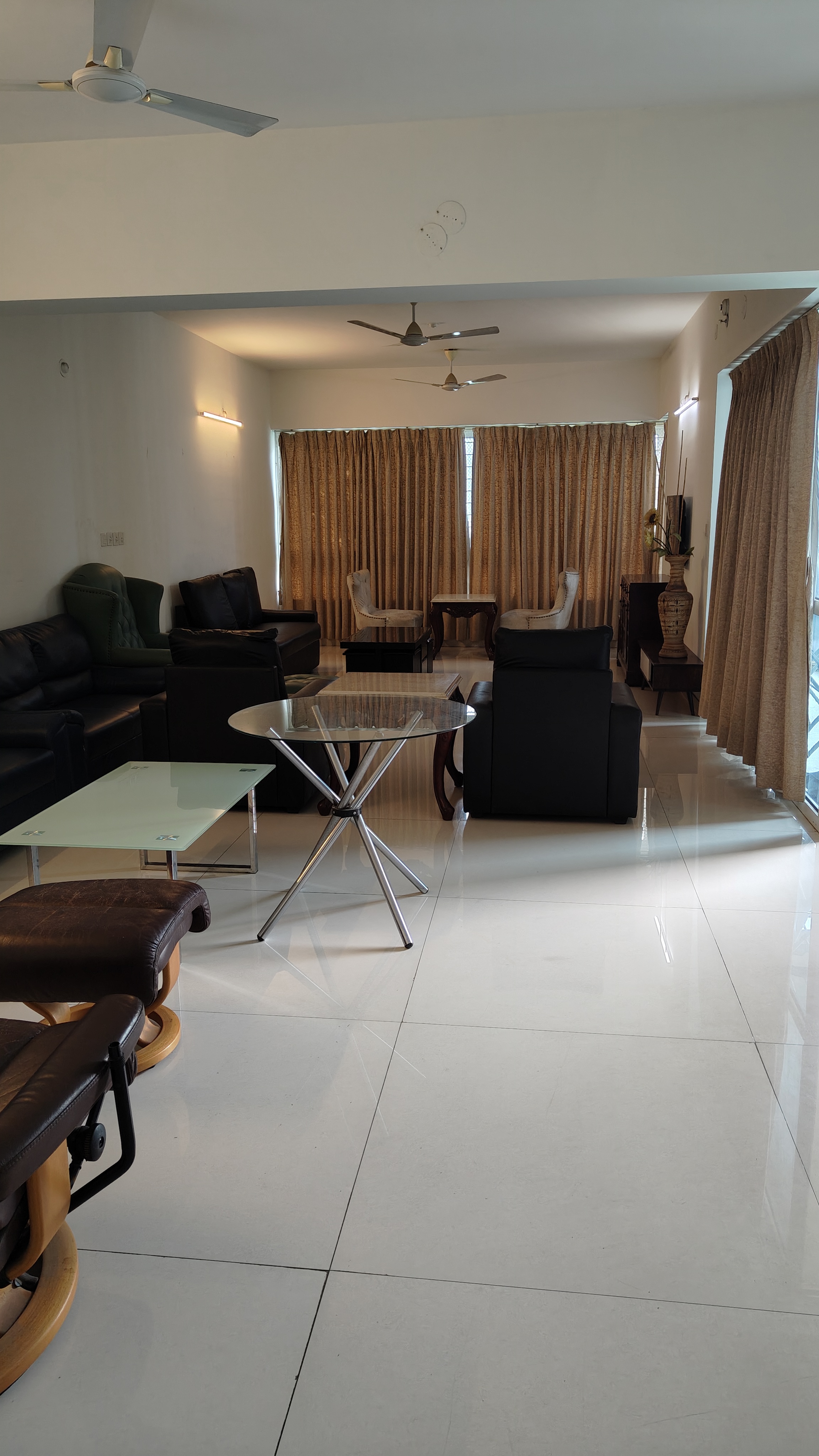 4 BHK + Pooja Room Apartment For Rent in Amanora Aspire Towerss