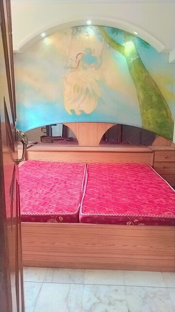 Bedroom in 2 BHK Builder Floor at South Extension ii – for Rent