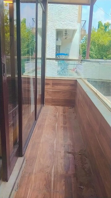Balcony in 2 BHK Builder Floor at South Extension ii – for Rent