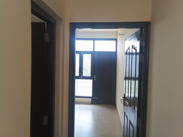 Room in 3 BHK Apartment at Wave City, Wave City – for Rent