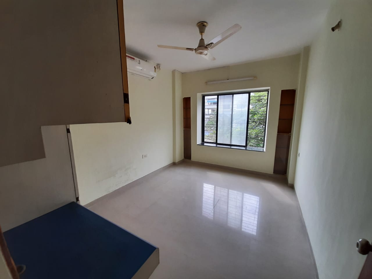 2 BHK + Pooja Room Apartment For Rent in Tyagi Uttam Plaza