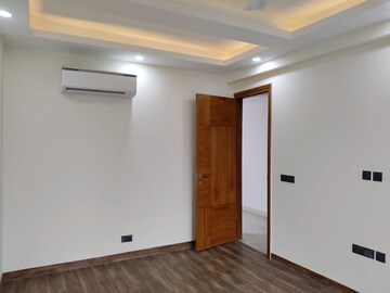 Room in 5 BHK Apartment at SS Linden, Sector 84 – for Rent