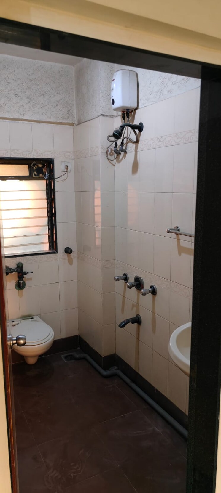 Bathroom, lj-kapadia-avenue 1 RK 250 Sq.Ft. Apartment In Adarsh Nagar Mumbai 8859064