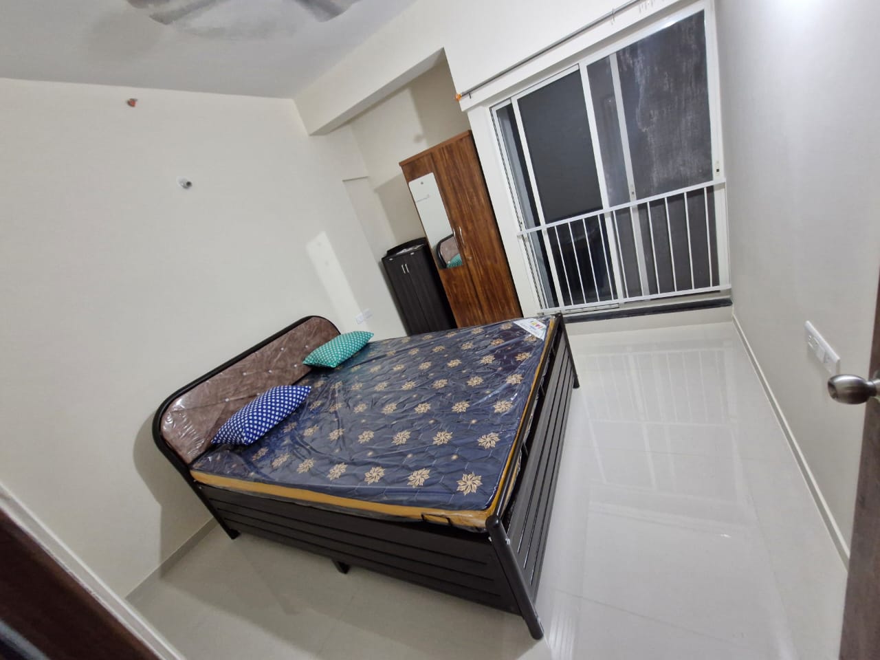 2 BHK + Pooja Room Apartment For Rent in Megapolis Serenity