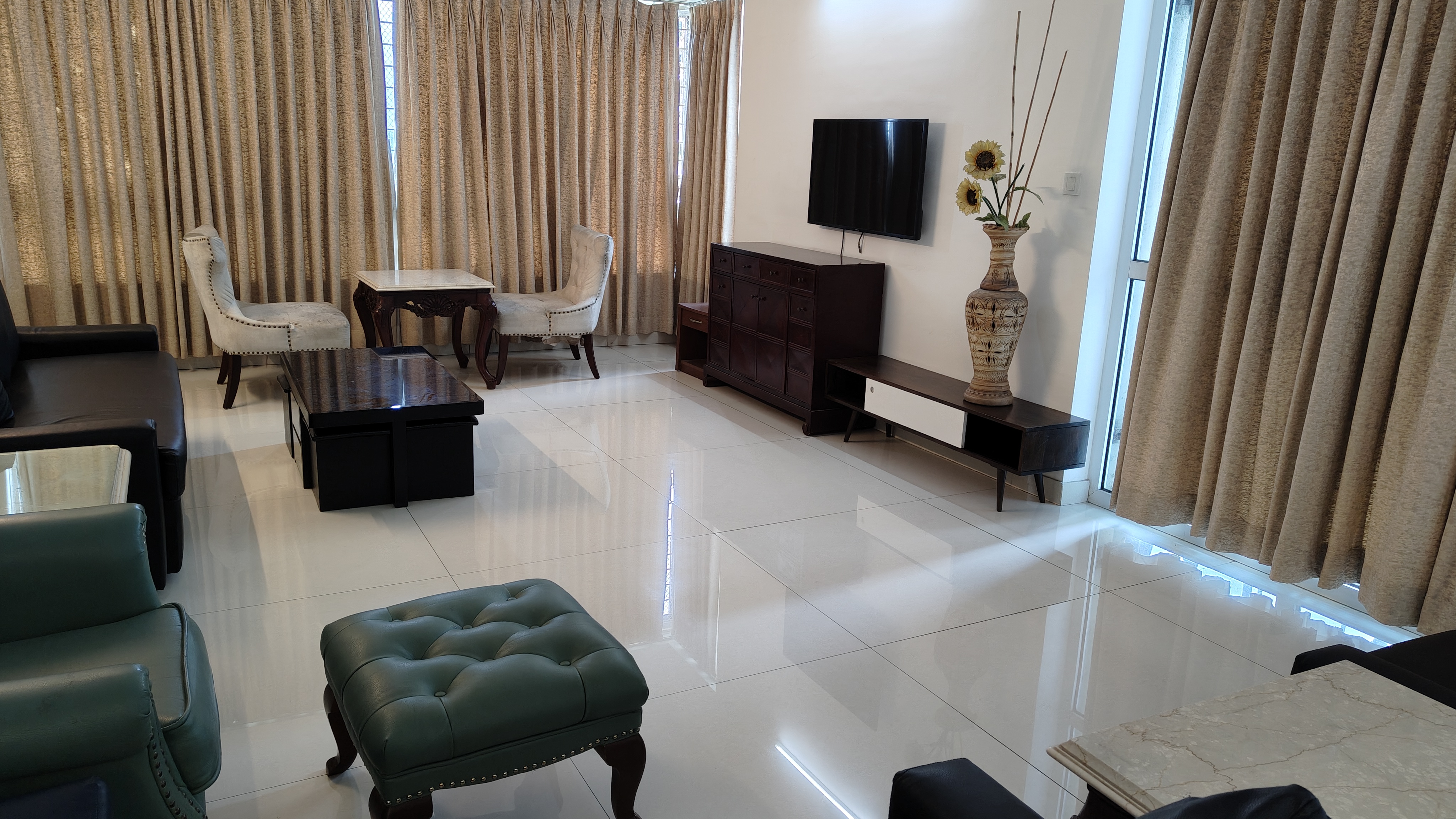 4 BHK + Servant Room Apartment For Rent in Amanora Aspire Towerss