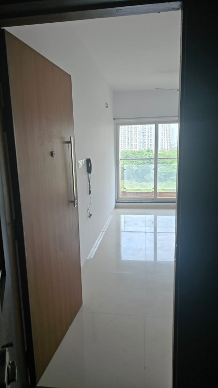 2 BHK + Extra Room 713 Sq.Ft. Apartment in Rustomjee Urbania Azziano