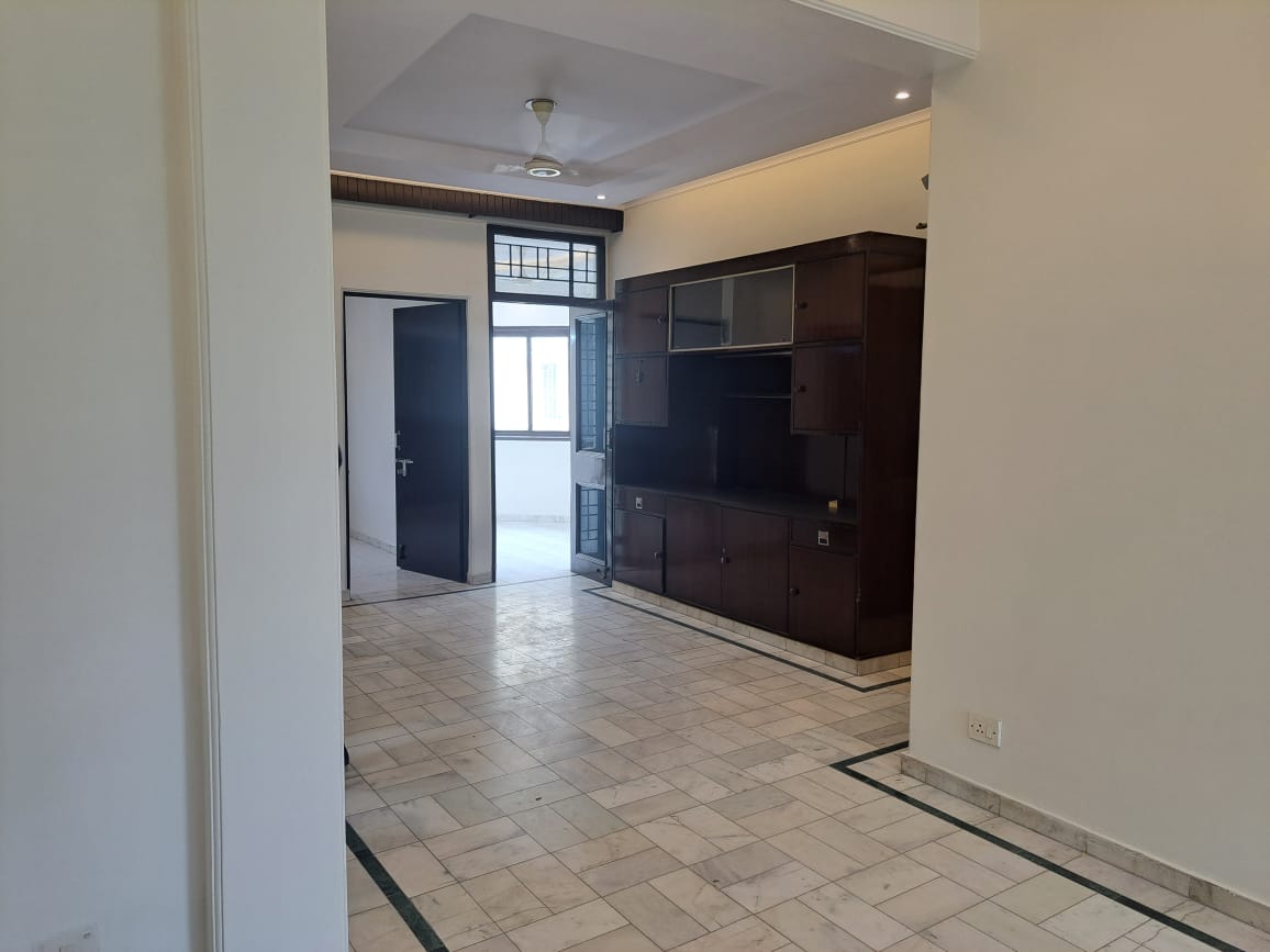 4 BHK + Extra Room 2300 Sq.Ft. Apartment in Jal Vayu Vihar Noida