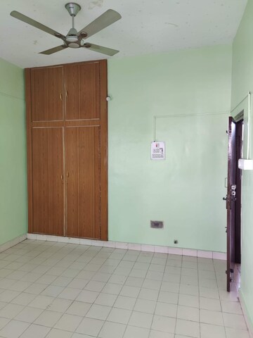 Room in 3 BHK Apartment at Sumanjali Apartment, Gandhi Nagar – for Rent