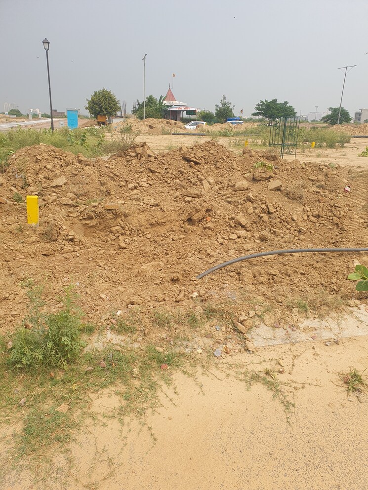 Garden, wave-city  350 Sq.Yd. Plot In Wave City Ghaziabad 8859326