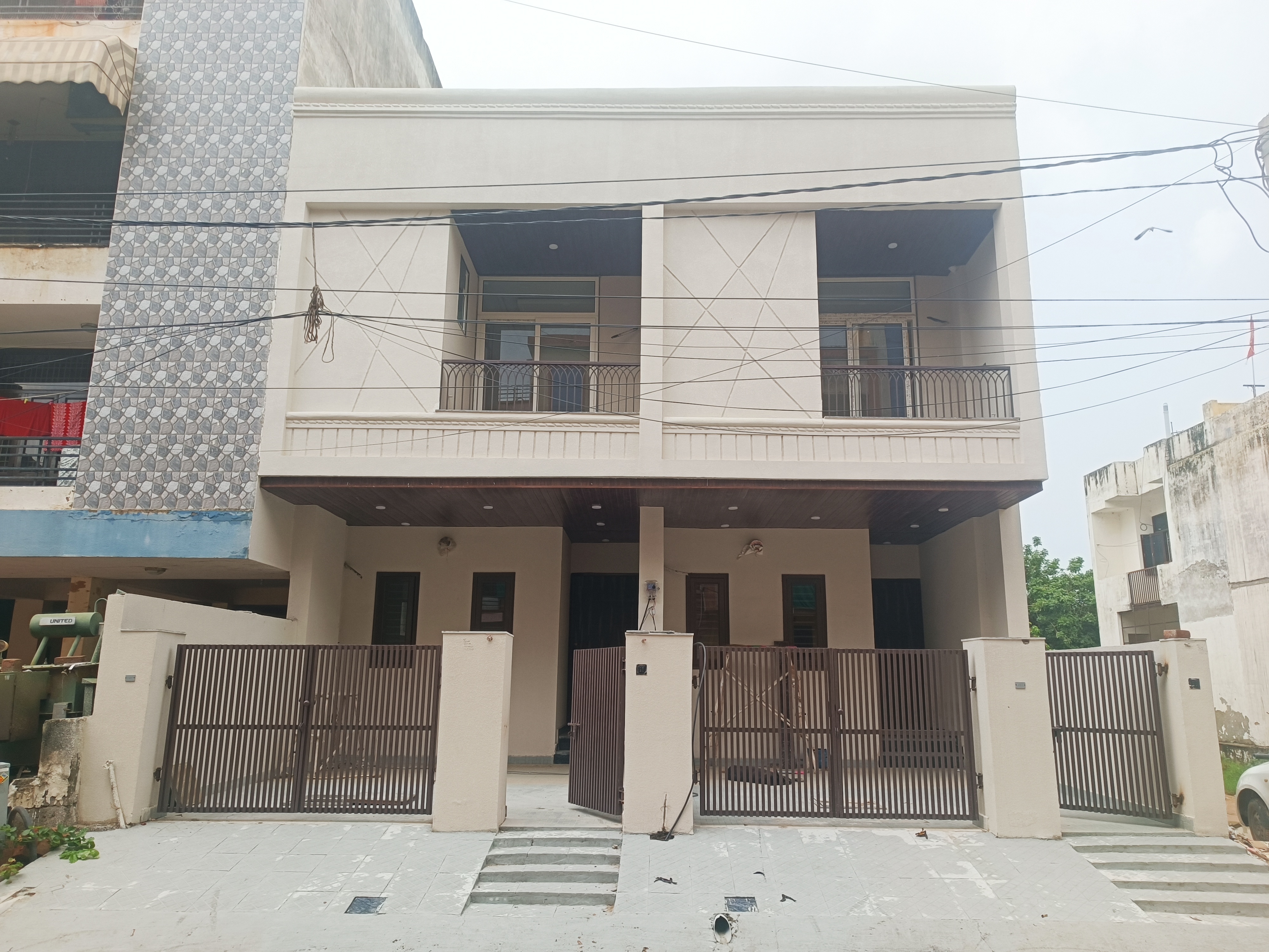 3 BHK + Pooja Room Villa For Sale in Mansarovar Extension